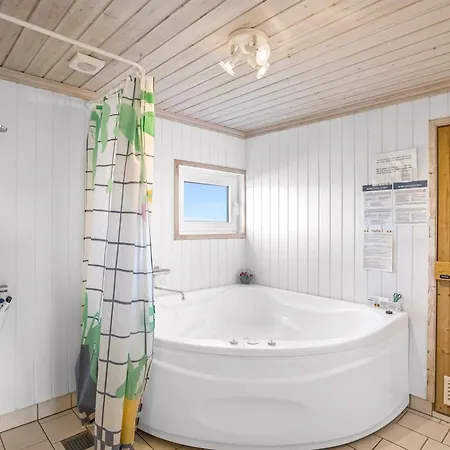 - 441m From The Sea By Interhome Feriehus *
